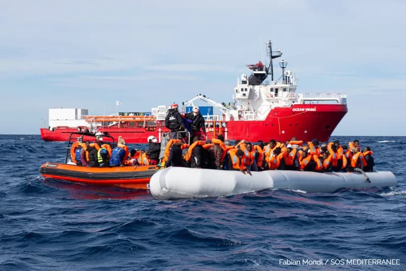 Il Decreto Piantedosi e le normative internazionali sul soccorso dei migranti in mare